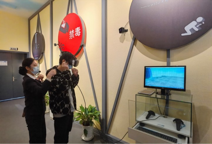 4 VR.jpg